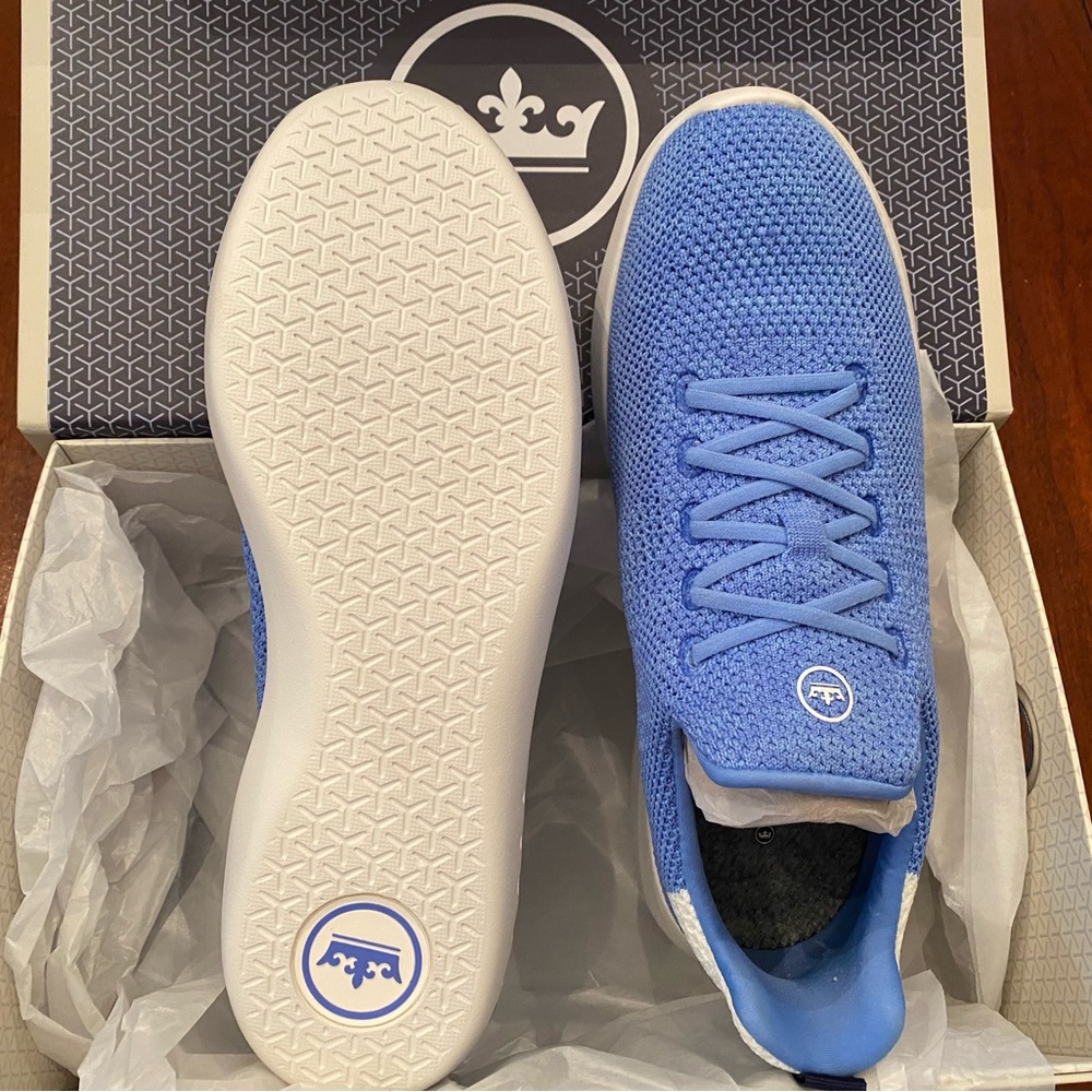 New in box Ladies hyper light glide pacer shoe in blue.
